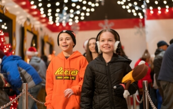 Kids waiting to see Santa at Hersheypark Christmas Candylane